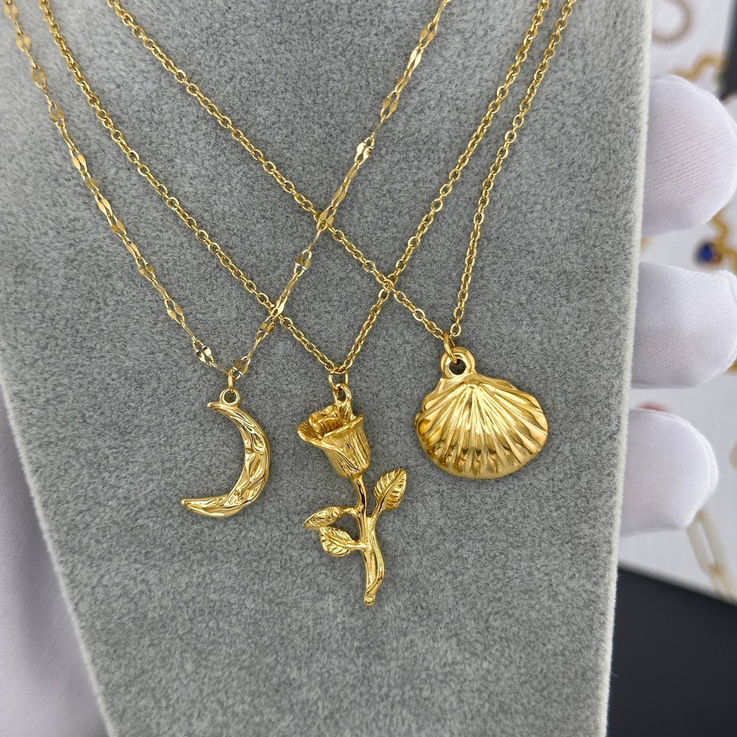 18K gold plated Stainless steel Seashells necklace, Intensity